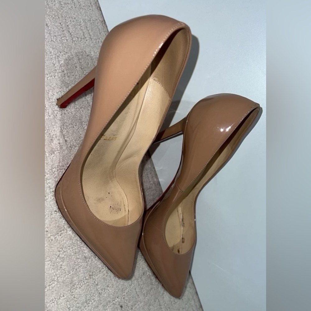 Christian louboutin pointy toe heel